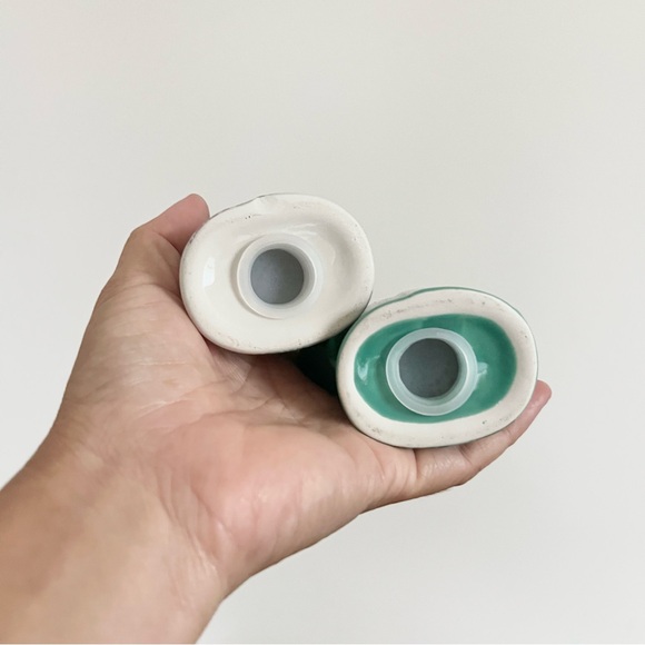 Cracker Barrel Hawaiian Aloha Shirts Salt and Pepper Shakers Set Hibiscus Leaves - Picture 2 of 6